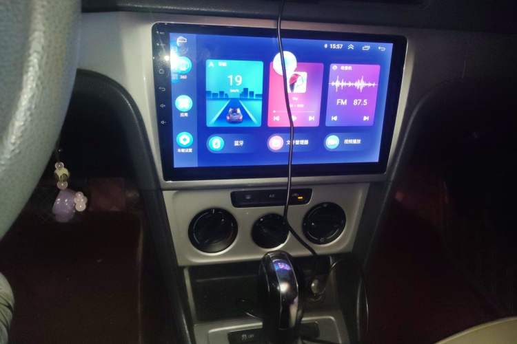 Used Volkswagen Lavida 2013 Revised Classic 1.6L Automatic Fashion Edition Audio And AC Panel