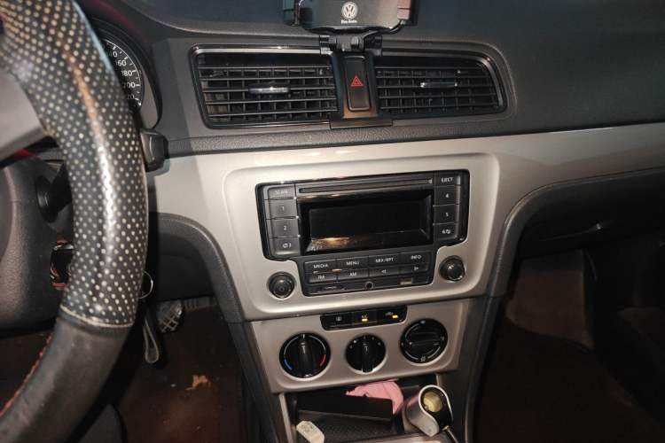 Used Volkswagen Lavida 2013 Revised Classic 1.6L Manual Fashion Edition Audio And AC Panel