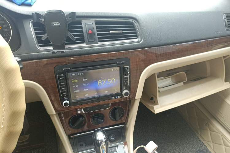 Used Volkswagen Lavida 2013 Restyled Classic 1.6L Automatic Comfort Edition Audio And AC Panel
