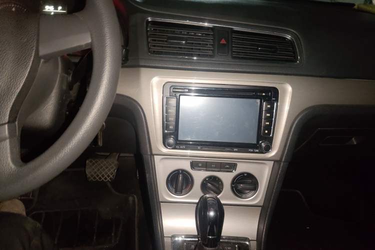 Used Volkswagen Lavida 2013 Restyled Classic 1.6L Automatic Comfort Edition Audio And AC Panel