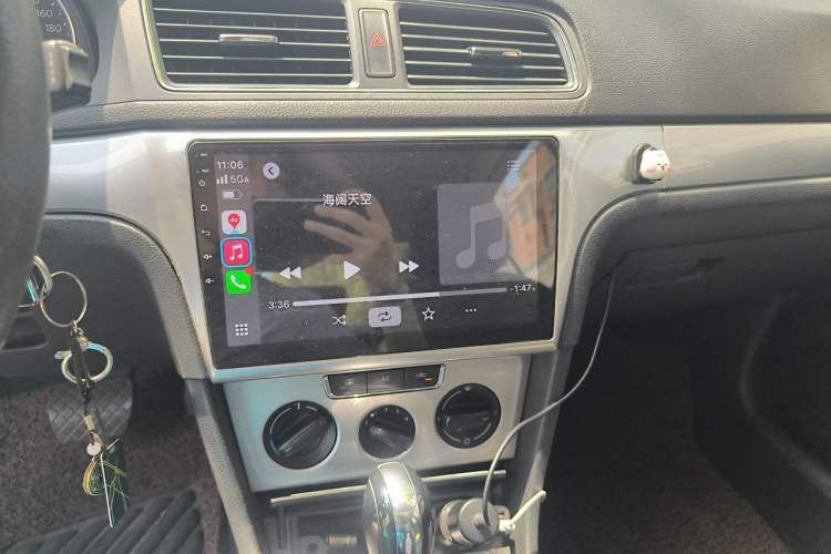 Used Volkswagen Lavida 2013 1.6L Automatic Comfort Edition Audio And AC Panel