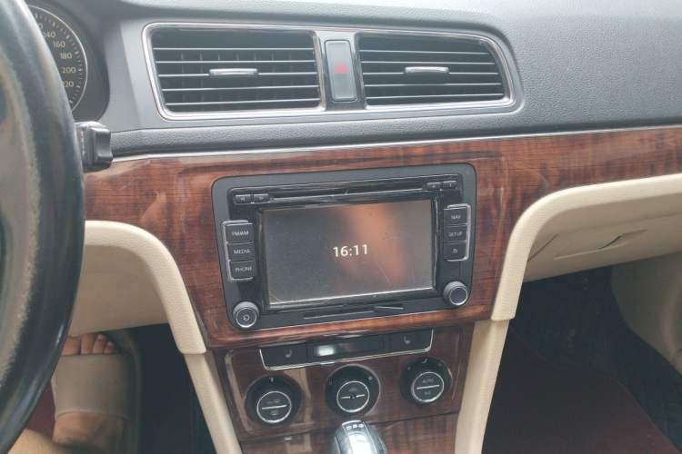 Used Volkswagen Lavida 2013 1.4 TSI DSG Luxury Navigation Edition Audio And AC Panel