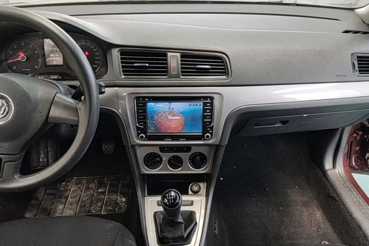 Used Volkswagen Lavida 2013 Revised Classic 1.6L Manual Fashion Edition Audio And AC Panel