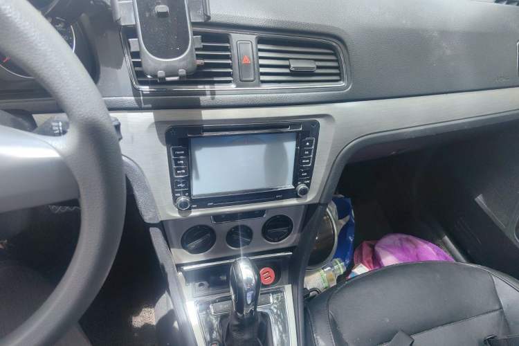 Used Volkswagen Lavida 2013 Restyled Classic 1.6L Automatic Comfort Edition Audio And AC Panel