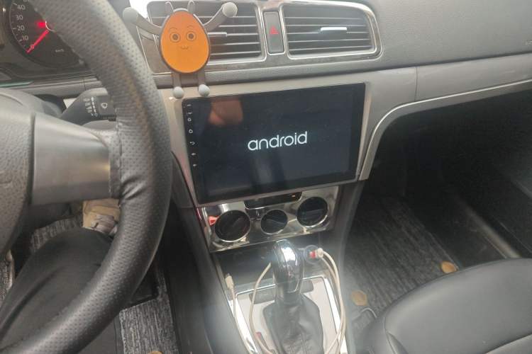 Used Volkswagen Lavida 2013 Revised Classic 1.6L Automatic Fashion Edition Audio And AC Panel