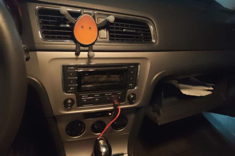 Used Volkswagen Lavida 2013 Restyled Classic 1.6L Automatic Comfort Edition Audio And AC Panel