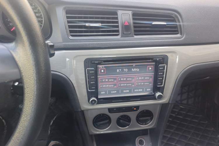 Used Volkswagen Lavida 2013 Revised Classic 1.6L Manual Fashion Edition Audio And AC Panel