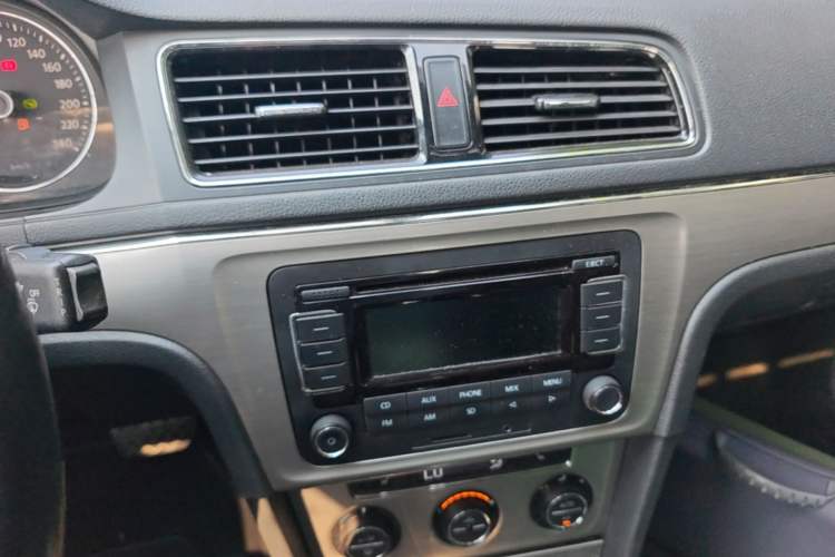 Used Volkswagen Lavida 2013 1.4TSI DSG Luxury Edition Audio And AC Panel