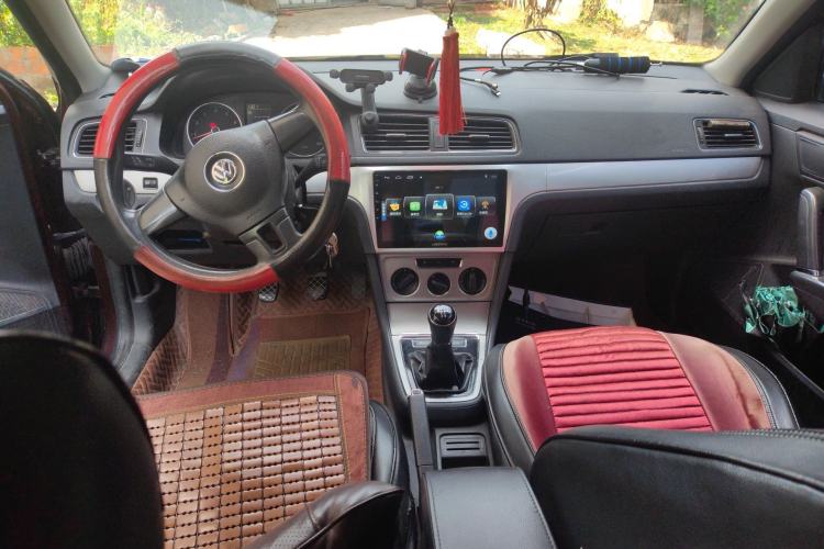 Used Volkswagen Lavida 2013 Revised Version 1.4 TSI Manual Comfort Edition Center Console