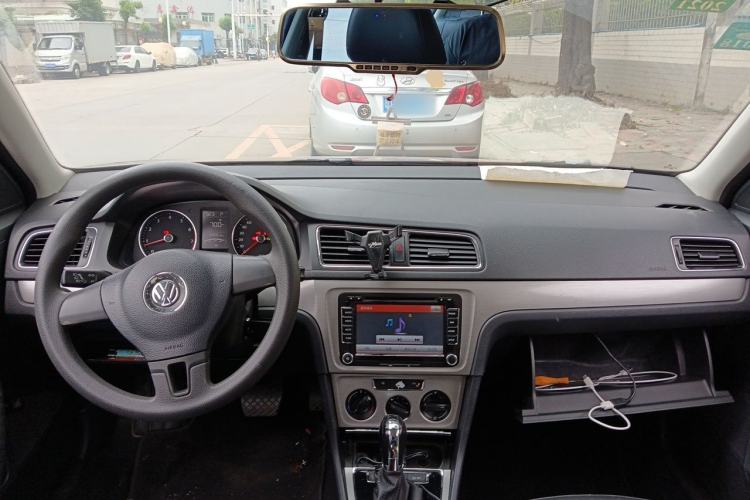 Used Volkswagen Lavida 2013 Restyled Classic 1.6L Automatic Comfort Edition Center Console