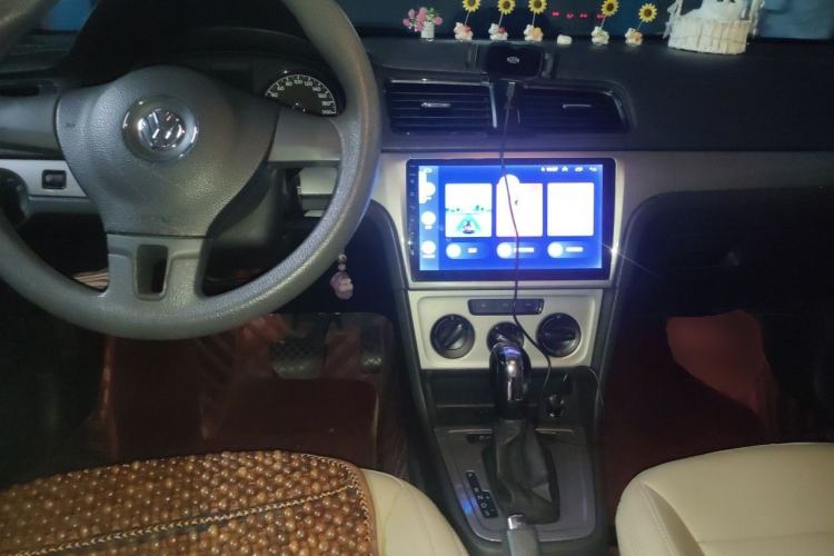 Used Volkswagen Lavida 2013 Revised Classic 1.6L Automatic Fashion Edition Center Console