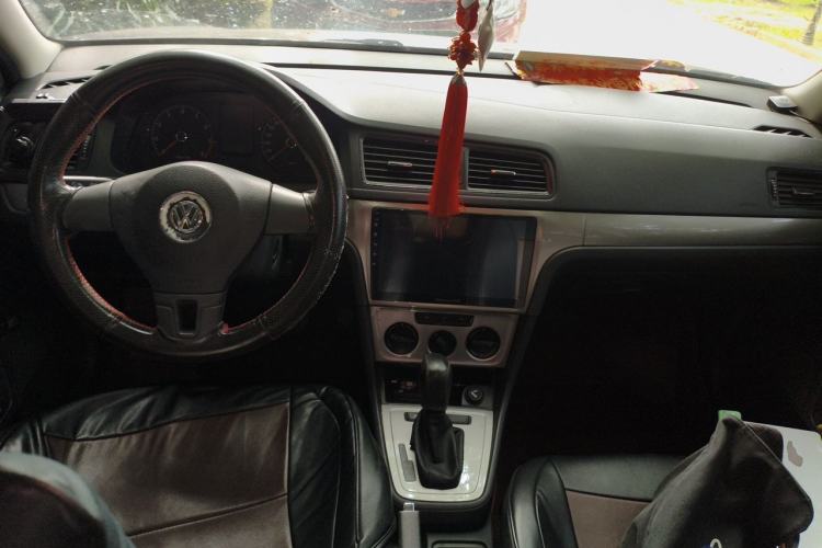 Used Volkswagen Lavida 2013 Revised Classic 1.6L Automatic Fashion Edition Center Console