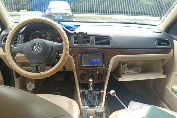 Used Volkswagen Lavida 2013 Restyled Classic 1.6L Automatic Comfort Edition Center Console
