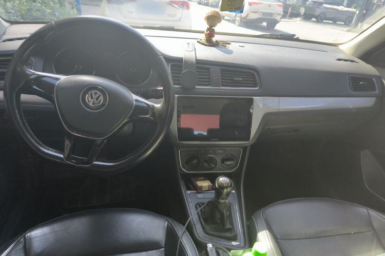 Used Volkswagen Lavida 2013 Revised Classic 1.6L Manual Fashion Edition Center Console