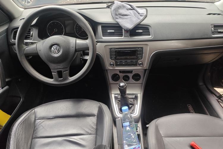 Used Volkswagen Lavida 2013 Restyled Classic 1.6L Manual Comfort Edition Center Console