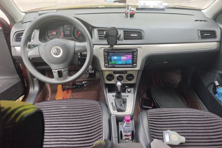 Used Volkswagen Lavida 2013 Revised Classic 1.6L Automatic Fashion Edition Center Console