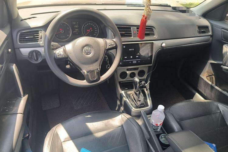 Used Volkswagen Lavida 2013 1.6L Automatic Comfort Edition Center Console
