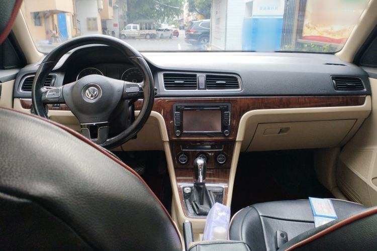 Used Volkswagen Lavida 2013 1.4 TSI DSG Luxury Navigation Edition Center Console