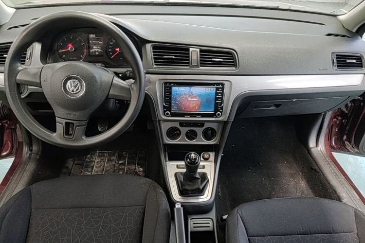 Used Volkswagen Lavida 2013 Revised Classic 1.6L Manual Fashion Edition Center Console