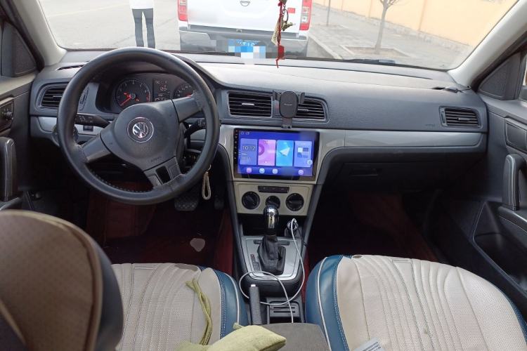 Used Volkswagen Lavida 2013 Revised Classic 1.6L Automatic Fashion Edition Center Console