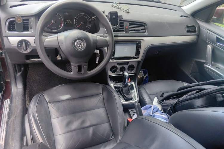 Used Volkswagen Lavida 2013 Restyled Classic 1.6L Automatic Comfort Edition Center Console