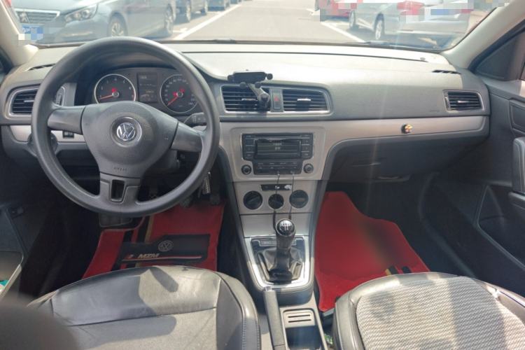 Used Volkswagen Lavida 2013 Restyled Classic 1.6L Manual Comfort Edition Center Console