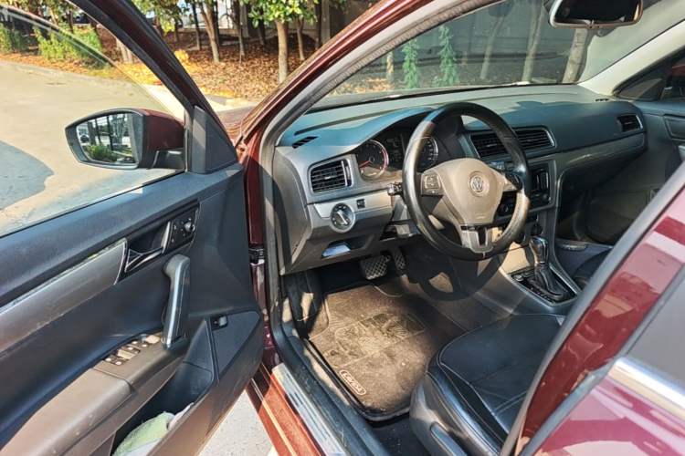Used Volkswagen Lavida 2013 1.4TSI DSG Luxury Edition Driver Seat