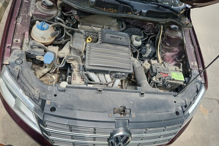 Used Volkswagen Lavida 2013 Revised Classic 1.6L Manual Fashion Edition Engine Bay