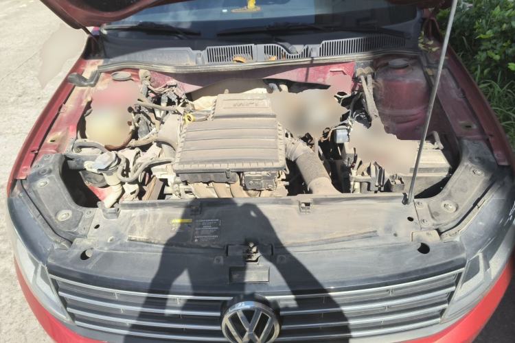 Used Volkswagen Lavida 2013 Revised Classic 1.6L Manual Fashion Edition Engine Bay
