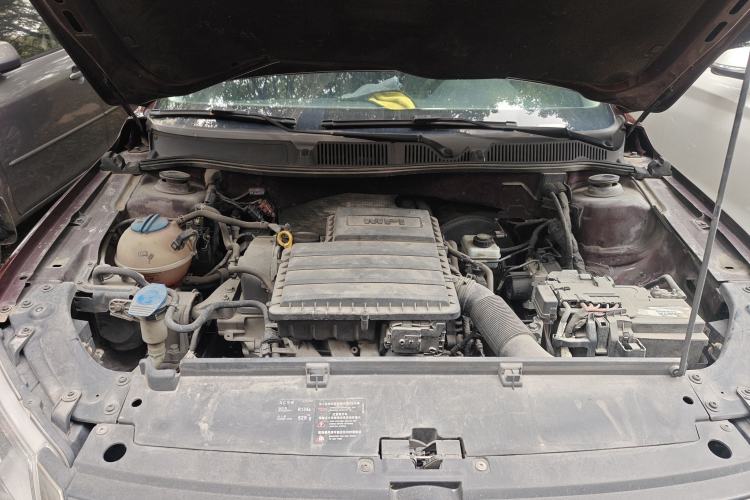 Used Volkswagen Lavida 2013 Restyled Classic 1.6L Manual Comfort Edition Engine Bay