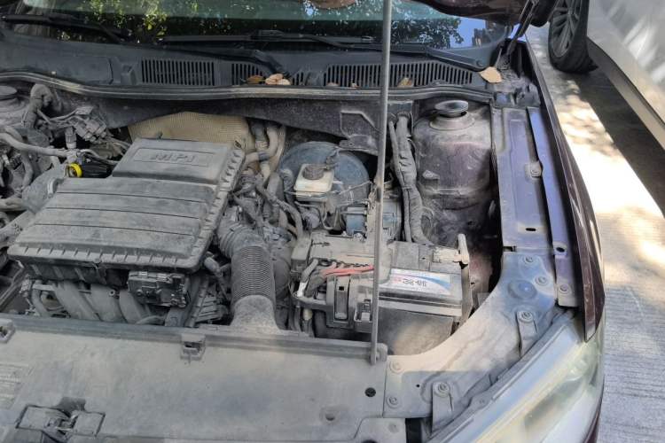 Used Volkswagen Lavida 2013 1.6L Automatic Comfort Edition Engine Bay Left