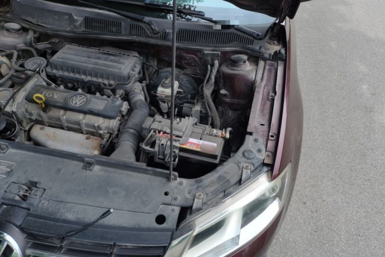 Used Volkswagen Lavida 2013 1.6L Automatic Fashion Edition Engine Bay Left