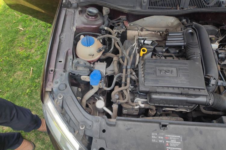 Used Volkswagen Lavida 2013 Revised Version 1.4 TSI Manual Comfort Edition Engine Bay Right