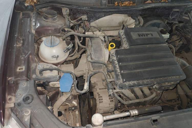Used Volkswagen Lavida 2013 Revised Classic 1.6L Manual Fashion Edition Engine Bay Right