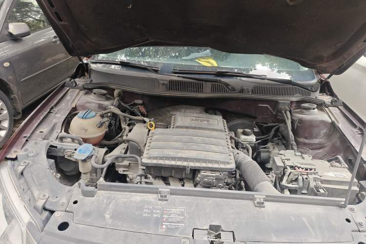 Used Volkswagen Lavida 2013 Restyled Classic 1.6L Manual Comfort Edition Engine Bay Right