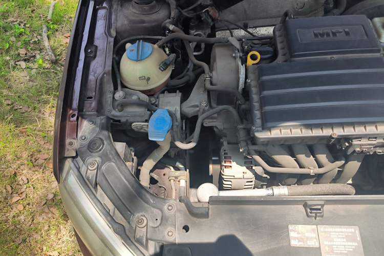 Used Volkswagen Lavida 2013 1.6L Automatic Comfort Edition Engine Bay Right