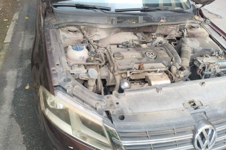 Used Volkswagen Lavida 2013 1.4 TSI DSG Luxury Navigation Edition Engine Bay Right