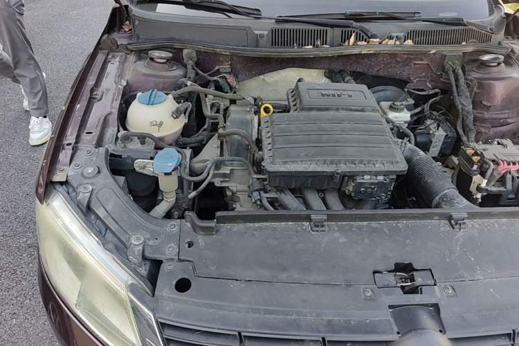Used Volkswagen Lavida 2013 Revised Classic 1.6L Manual Fashion Edition Engine Bay Right