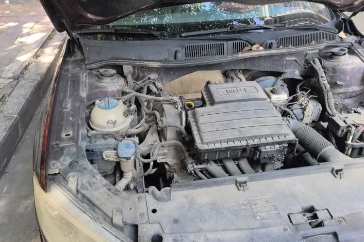Used Volkswagen Lavida 2013 1.6L Automatic Comfort Edition Engine Bay Right