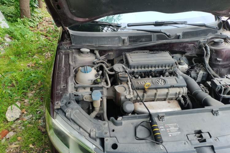 Used Volkswagen Lavida 2013 1.6L Automatic Fashion Edition Engine Bay Right