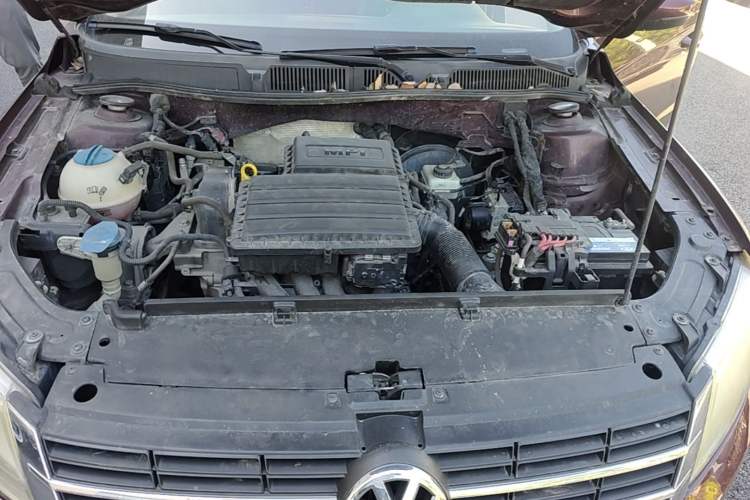 Used Volkswagen Lavida 2013 Revised Classic 1.6L Manual Fashion Edition Engine Bay