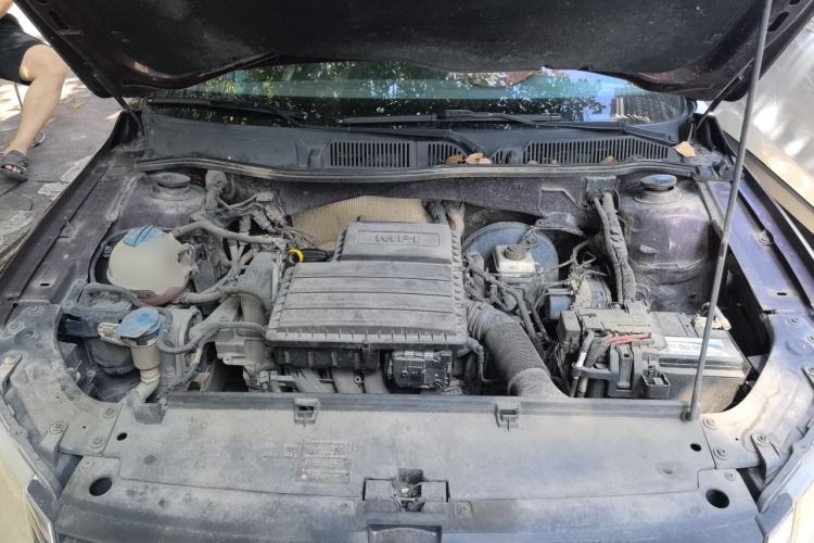 Used Volkswagen Lavida 2013 1.6L Automatic Comfort Edition Engine Bay