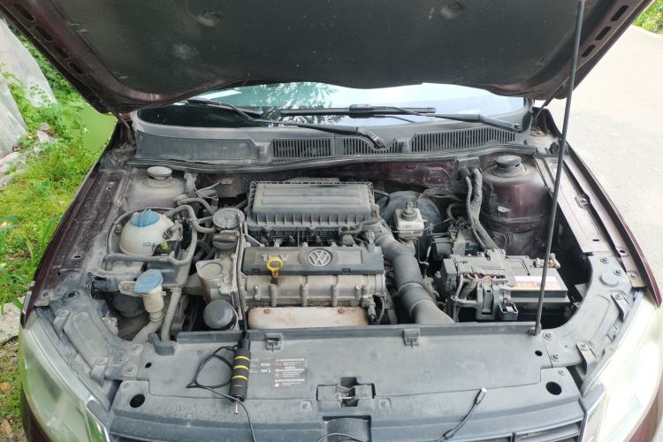 Used Volkswagen Lavida 2013 1.6L Automatic Fashion Edition Engine Bay
