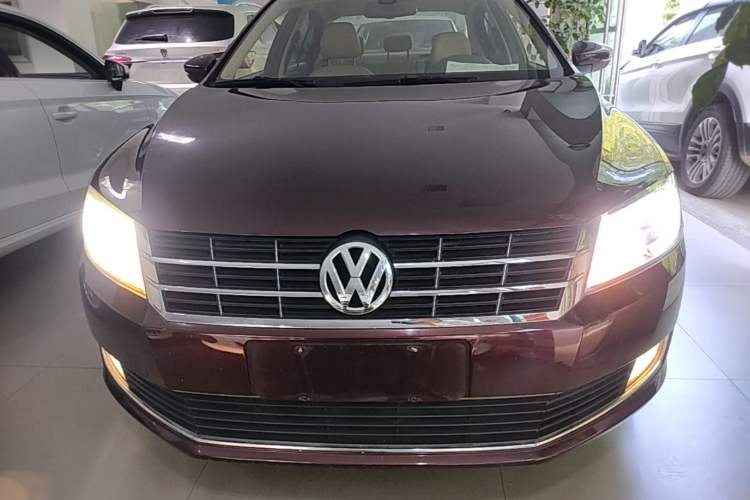 Used Volkswagen Lavida 2013 1.4 TSI Manual Luxury Edition Front