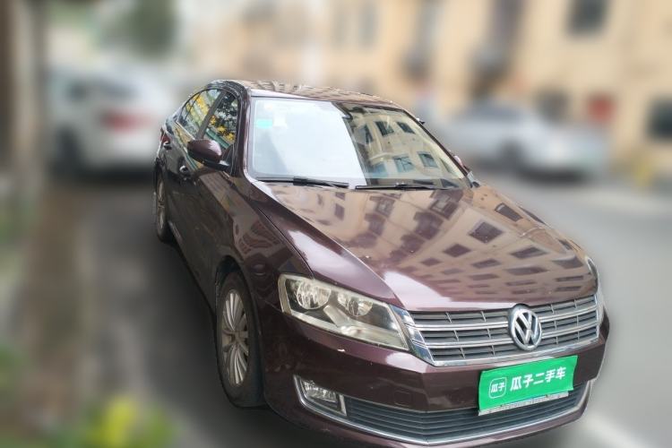 Used Volkswagen Lavida 2013 1.4 TSI DSG Luxury Navigation Edition Front Right 45 Deg