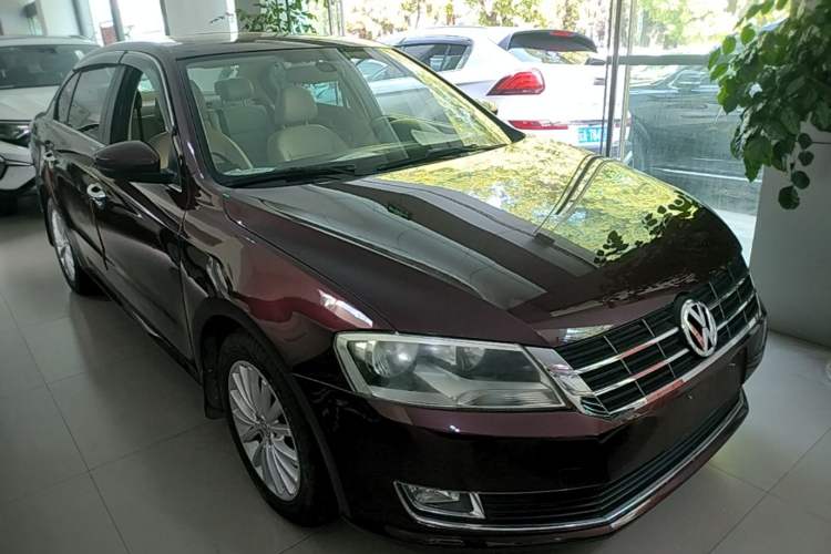 Used Volkswagen Lavida 2013 1.4 TSI Manual Luxury Edition Front Right 45 Deg