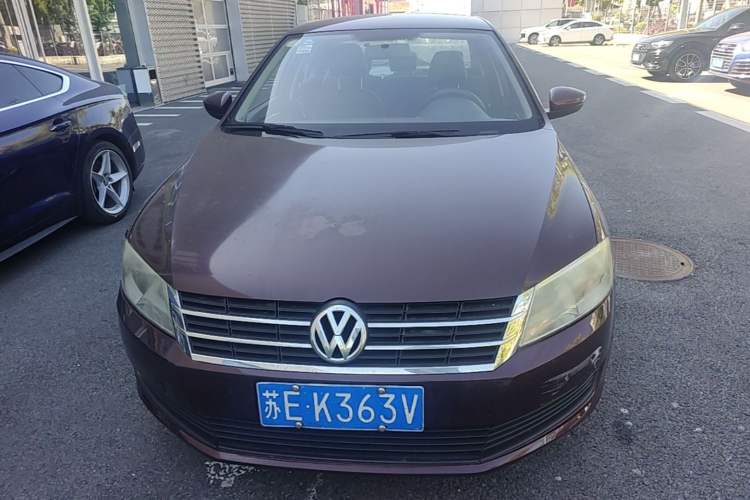 Used Volkswagen Lavida 2013 Revised Classic 1.6L Manual Fashion Edition Front