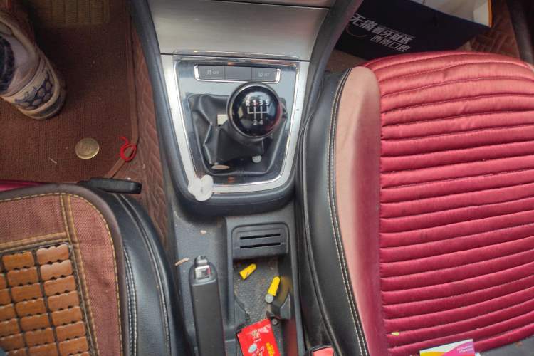 Used Volkswagen Lavida 2013 Revised Version 1.4 TSI Manual Comfort Edition Gear Lever