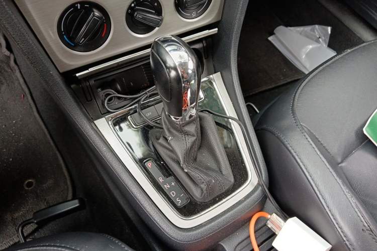 Used Volkswagen Lavida 2013 Restyled Classic 1.6L Automatic Comfort Edition Gear Lever