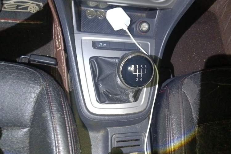 Used Volkswagen Lavida 2013 Revised Classic 1.6L Manual Fashion Edition Gear Lever
